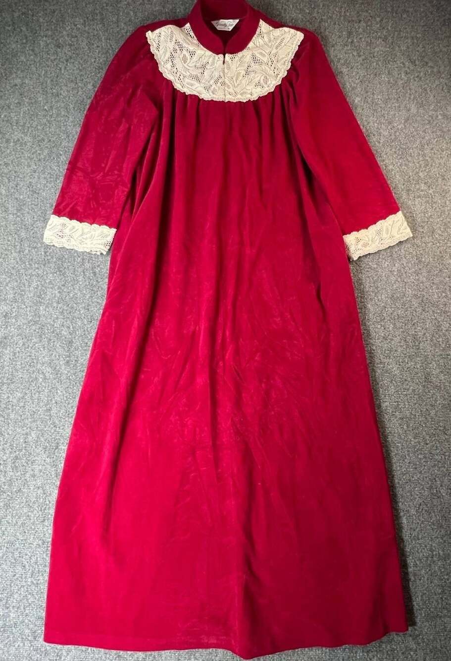 Vintage Vanity Fair Womens M Burgundy Lace Trim Long Sleeve Nightgown USA Made